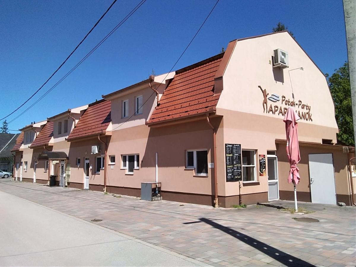 Patak-Party Apartmanok Богач Экстерьер фото